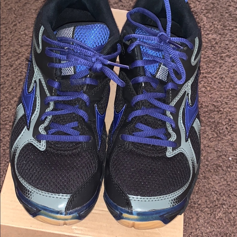 Women’s volleyball shoes!